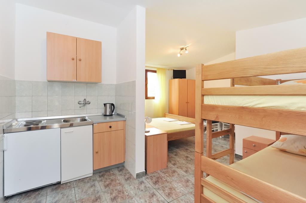 Apartments Marta สตารีกราด-ปาเคลนีซา ห้อง รูปภาพ